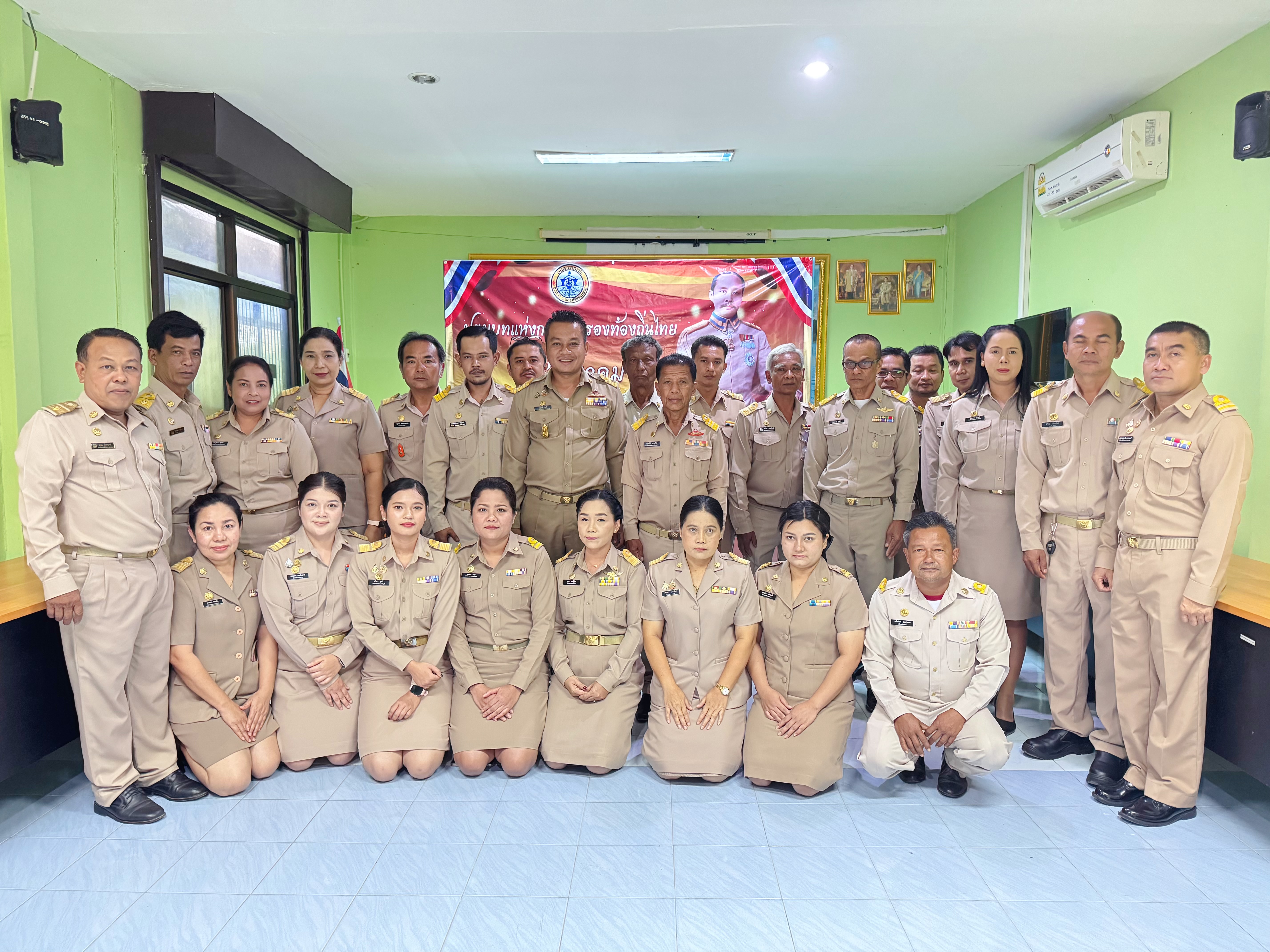 วันที่ 18 มีนาคม 2568  เวลา 10.00 น.
นายบุญฤทธิ์ อัคคี นายกองค์การบริหารส่วนตำบลนากะชะ พร้อมด้วยคณะผู้บริหาร สมาชิกสภาฯ พนักงานส่วนตำบล ลูกจ้าง ร่วมพิธีถวายราชสักการะ พระบาทสมเด็จพระจุลจอมเกล้าเจ้าอยู่หัว รัชกาลที่ 5 
#เนื่องในวันท้องถิ่นไทย ประจำปี 2568 
ณ ห้องประชุมองค์การบริหารส่วนตำบลนากะชะ
🙏🌷🌷